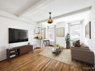 325 W 45th St APT 601