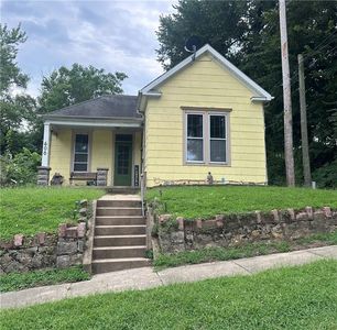 406 W Poulin St