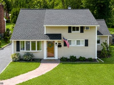 52 Delmore Ave