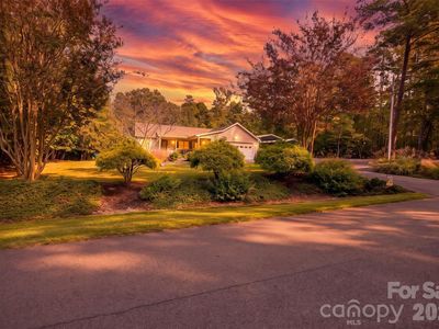 571 Newport Dr