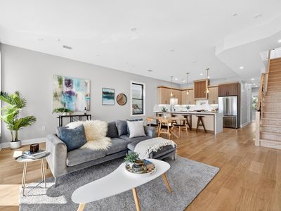 172 Griffith St #3