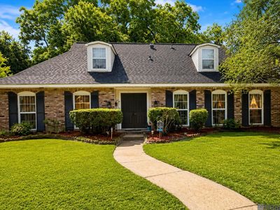 9758 Regency Dr