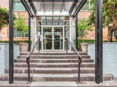 1400 Hubbell Place #909