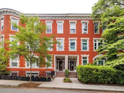 23 Strathmore Rd APT 3