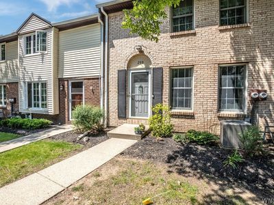 Property at 208 Stepping Stone Ln, Orchard Park, NY