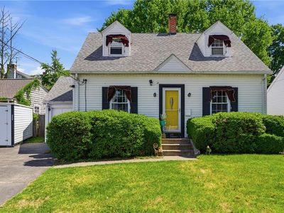 69 Roger Williams Ave E