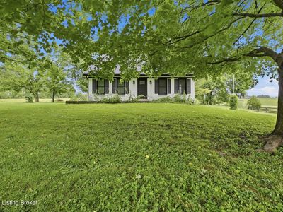 1105 E Highway 22