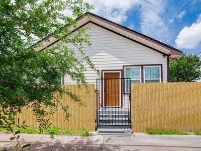 1219 Gregg St