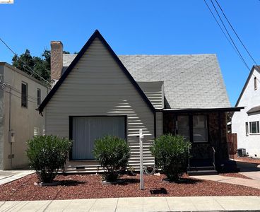1376 Elm St