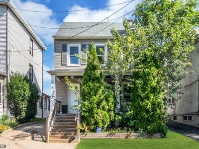 379 Seminary Ave
