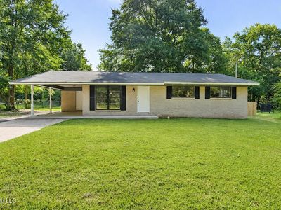 561 Colonial Dr