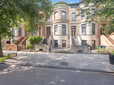 127 Midwood St