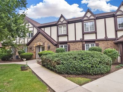 2199 Fairway Blvd
