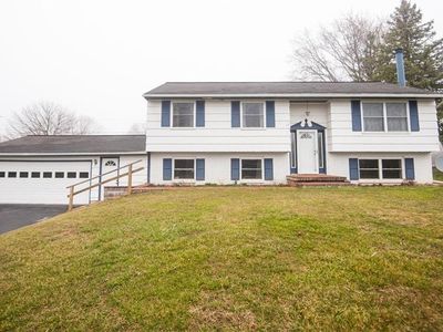 Property at 38 Kathy Dr, Pittsford, NY