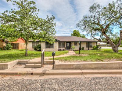3202 Tanglewood Dr