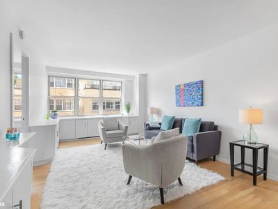520 E 72nd St APT 9F
