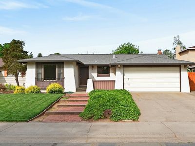 49 Waterglen Cir