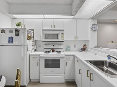 800 SW 137th Ave APT 411G