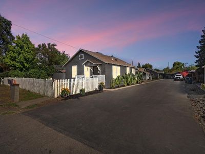946 El Vecino Ave
