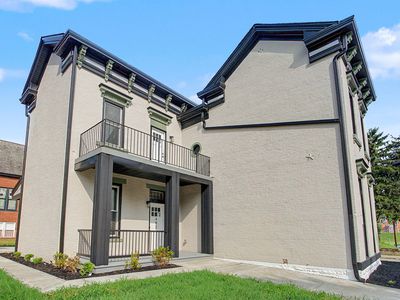 402 Dayton Ave