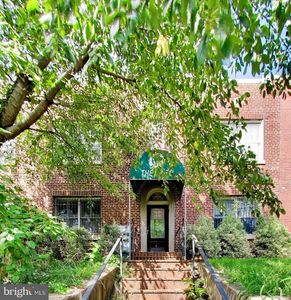 330 14th Pl NE APT 4