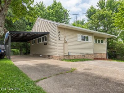 606 W Outer Dr