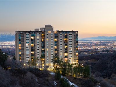 875 S Donner Way E #601