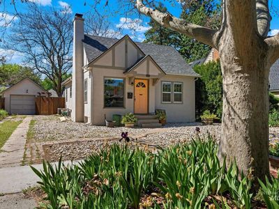 2413 W Woodlawn Ave