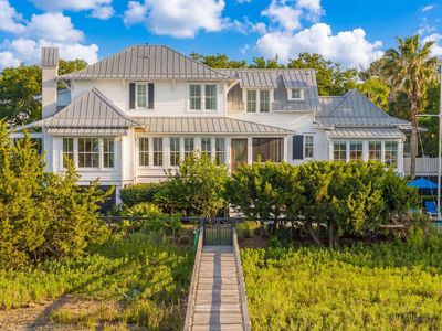 405 Sea Breeze Ln
