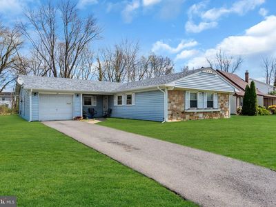 27 Genesee Ln