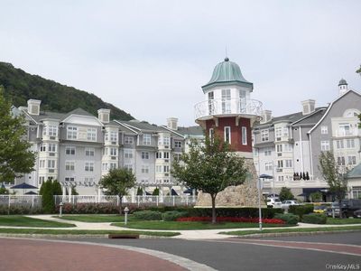 1320 Round Pointe Drive