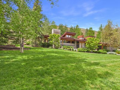 250 Foxglove Ln