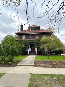 408 College St
