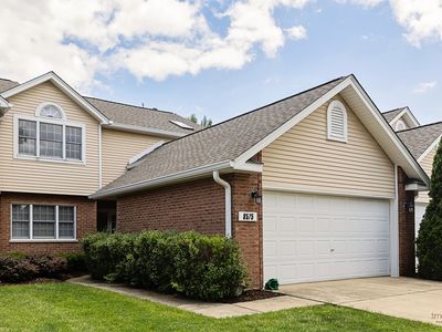 Property at 8575 Sandalwood Dr, Darien, IL