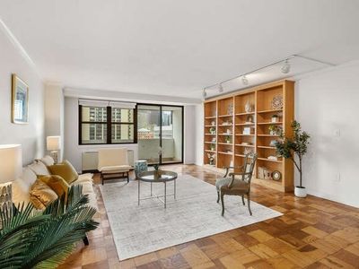 2 Hawthorne Pl APT 16M