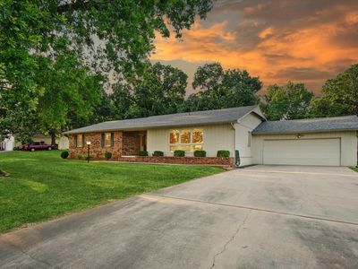 605 E Hillcrest Street