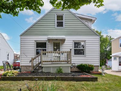 1705 E Eden PLACE