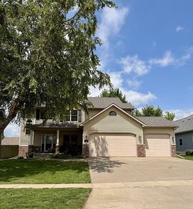 Property at 386 W Broadmoor Dr, Eldridge, IA