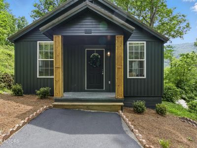 335 Hillcrest Dr