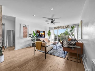 8400 De Longpre Ave APT 212