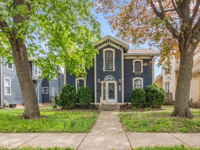 212 S 4th St