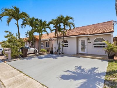 5471 W 27th Ct
