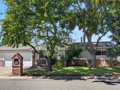 8537 Sheraton Dr