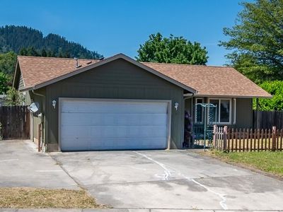 162 SE Wildwood Way