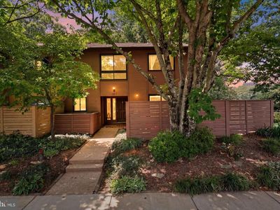 11615 Hunters Green Ct