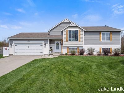 6879 Peninsula Dr NE