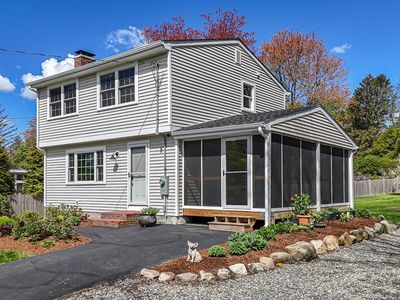 196 Center St