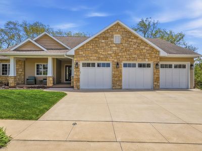 1000 Hawkeye Dr