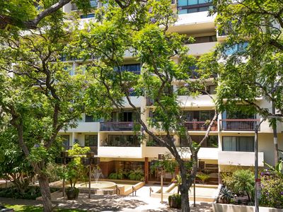 325 N Oakhurst Dr APT 405