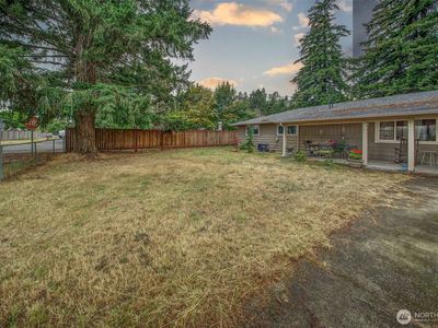 207 Seattle Street W